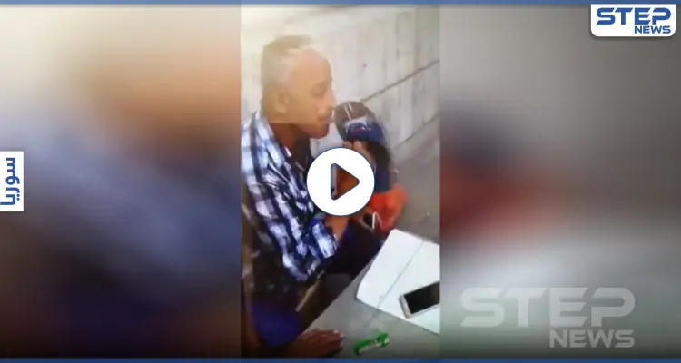 بالفيديو || مسح الحذاء بوجهه بسبب الغلاء.. معقب معاملات في دمشق يثير جدلًا بردة فعله: أخبار