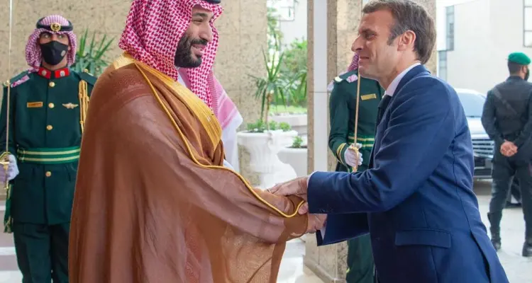 اتصال هاتفي بين ولي العهد السعودي وماكرون وميقاتي ينتهي باتفاق: أخبار