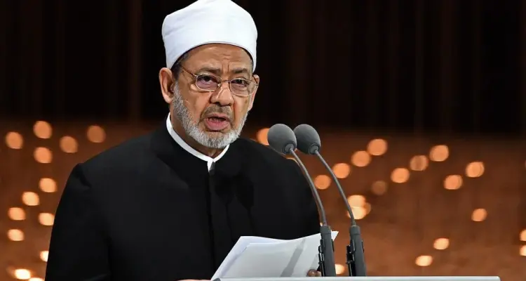 شيخ الأزهر يُطلق وصفاً على من يحرم تهنئة المسيحيين بأعيادهم: أخبار