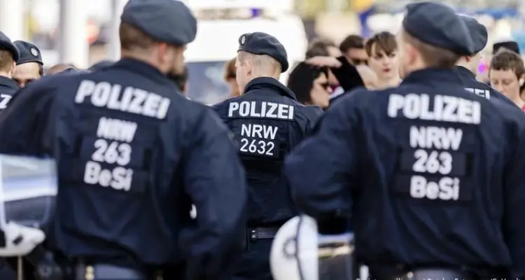 ألف شرطي ألماني يشاركون بمداهمات كبرى لـ شبكة غسيل أموال حوّلت أموالاً إلى سوريا: أخبار