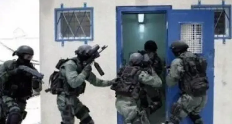 وحدات القمع الإسرائيلية تنتقم من أسرى سجن النفحة وتنقل بعضهم لجهة مجهولة: أخبار