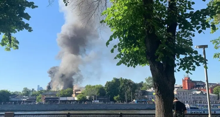 حريق وانفجارات في موسكو والشرطة تكشف التفاصيل: أخبار