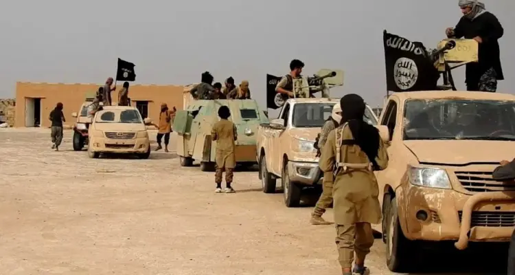 "داعش" يُداهم سجن لـ "قسد" ويُفرج عن قياداته، ومجزرة جديدة يرتكبها التحالف ببلدة الشعفة: أخبار