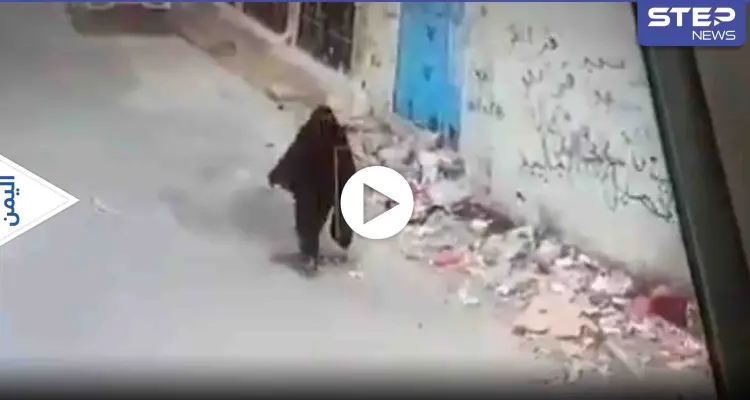 شاهد بالفيديو|| شابان يعتديان بالضرب على والدتهما المسنة ومصادر تكشف تفاصيل الحادثة: أخبار