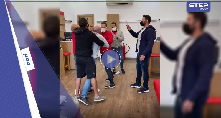 بالفيديو|| ضربوه وبعثروا أمواله.. فيديو اعتداء موظفين بفودافون على أحد العملاء يثير غضب المصريين والشركة ترد: أخبار