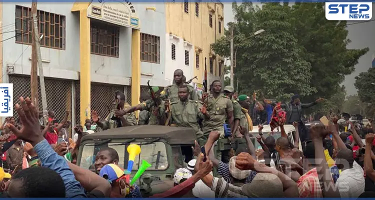 انقلاب عسكري في مالي.. متمردون يعتقلون الرئيس ومسؤوليه ويسيطرون على مبنى التلفزيون (فيديو): أخبار
