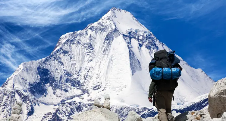 ثبوت أول إصابة كورونا على قمة جبل إيفرست.. واليابان تعلن حالة الطوارئ: أخبار