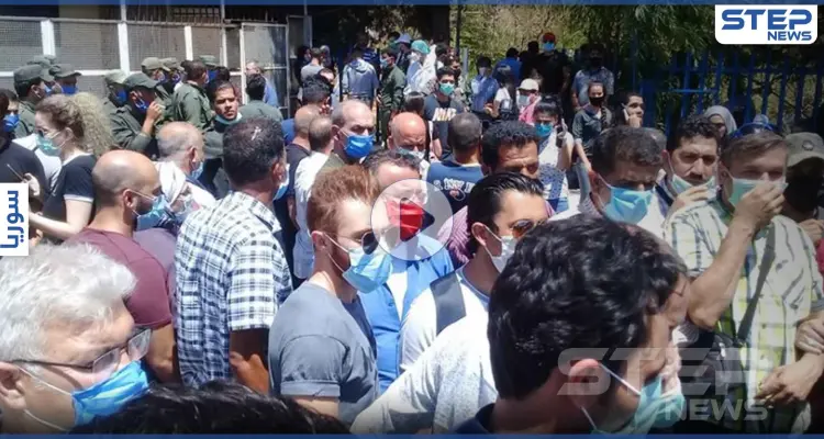 بالفيديو|| مشاجرة واعتداء على النساء توقف مركز لفحص كورونا في دمشق.. والأخيرة تودع عراب جراحتها العصبية: أخبار