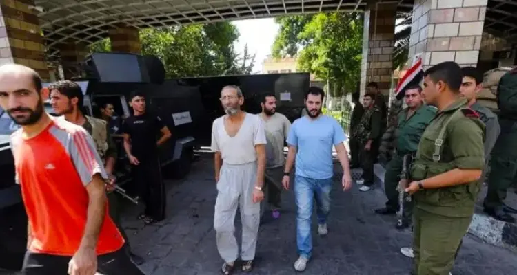 النظام السوري يُعلن الإفراج عن دفعة جديدة من سجناء ريف دمشق: أخبار