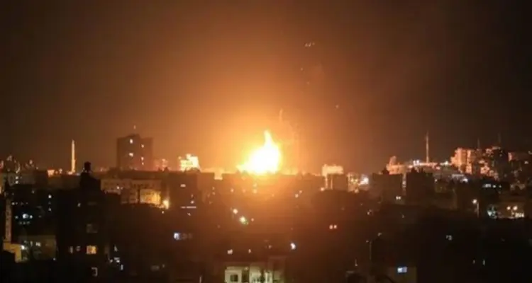 غارات إسرائيلية على أهداف للنظام السوري والميليشيات الإيرانية في العاصمة دمشق وجنوب حمص: أخبار