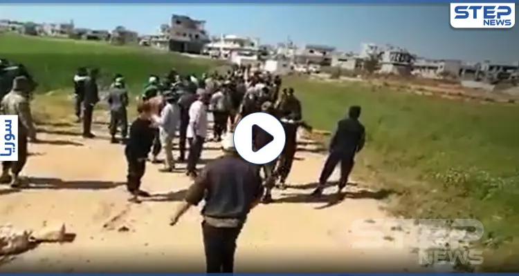 نازحون في بلدة الفوعة يتصدون لـ أحرار الشام بعد محاولتهم طرد امرأة من منزلها (فيديو): أخبار