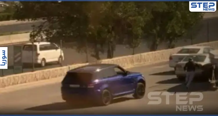 بالفيديو|| سائق سيارة يدهس رجلاً هاجمه بـ"ساطور" في أحد شوارع الكويت.. والسلطات تتحرك: أخبار