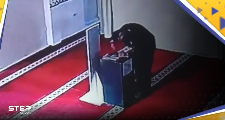 بالفيديو || كاميرات مراقبة تلتقط لصاً يتظاهر بالصلاة لسرقة أموال التبرعات في مسجد: أخبار