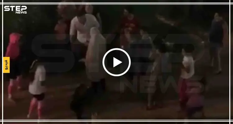 بسبب خلاف أطفال.. رجل تركي يصفع طفل أردني موقعا إياه أرضا بأحد أحياء مرسين(فيديو): أخبار