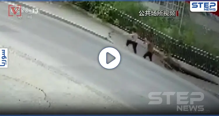 "انشقت الأرض وبلعتن".. شاهد بالفيديو كيف تنشق الأرض فجأةً وتبتلع امرأتين في غوانزو الصينية: أخبار