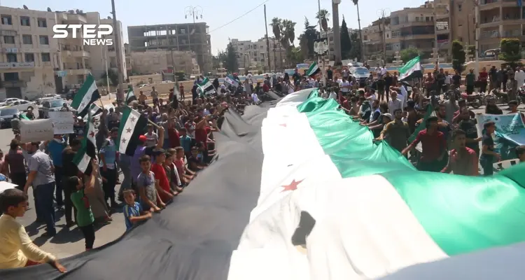 مظاهرة في مدينة إدلب ضد نظام الأسد وتاكيداً على استمرار الحراك السلمي للثورة السورية: أخبار