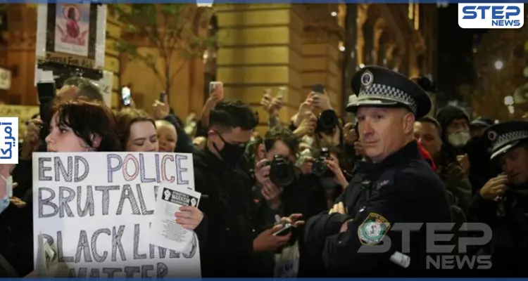 في مشهدٍ غريب.. متظاهرون بيض يُقَبِلون أقدام متظاهرين سود في أمريكا (فيديو): أخبار