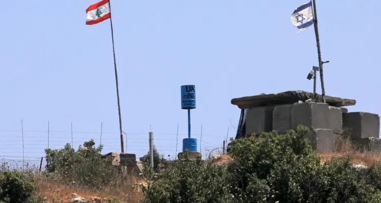 بالفيديو || تحرك إسرائيلي على الحدود مع لبنان.. استنفار كبير وإلقاء قنابل ضوئية: أخبار