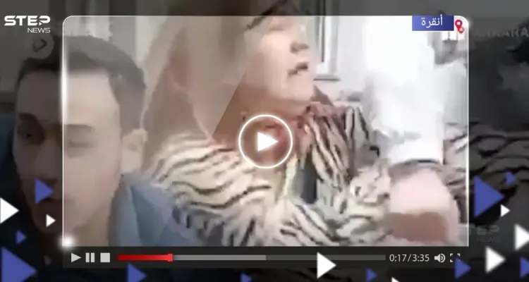 بالفيديو|| امرأتان تهاجمان أخرى محجبة بشكل مفاجئ في أحد شوارع أنقرة: أخبار