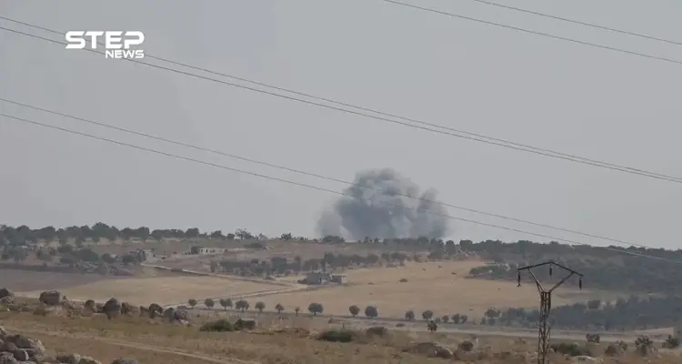 شاهد القصف الجوي على بلدة التمانعة والاتوستراد الدولي شمال مدينة خان شيخون بريف إدلب: أخبار