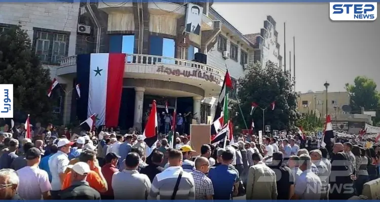 بالتهديد والوعيد.. النظام السوري يخرج مسيرات مؤيدة بالسويداء متفقداً الغياب بالأسماء (فيديو): أخبار