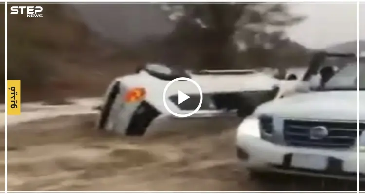 شابان في حائل بالسعودية ينقذان عائلة جرفت السيول سيارتهم "فيديو": أخبار