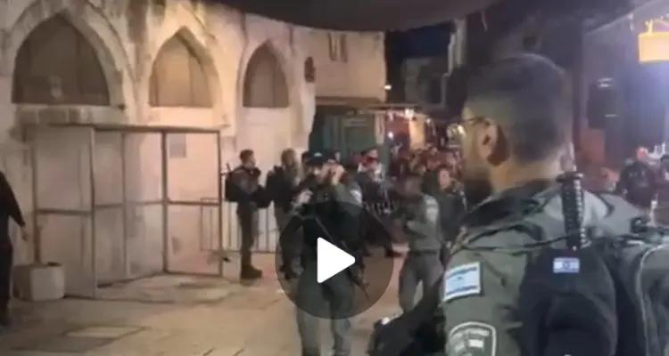 بالفيديو|| إصابة جنديين إسرائيليين خلال عملية طعن بالقدس.. والشرطة الإسرائيلية تقتل منفذها وسط الشارع: أخبار