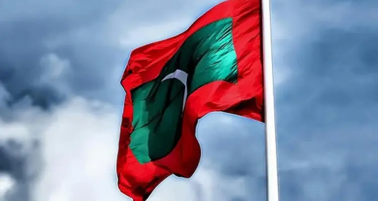 إصابة رئيس جزر المالديف السابق بانفجار خارج منزله.. والأجهزة الأمنية تتحرك: أخبار