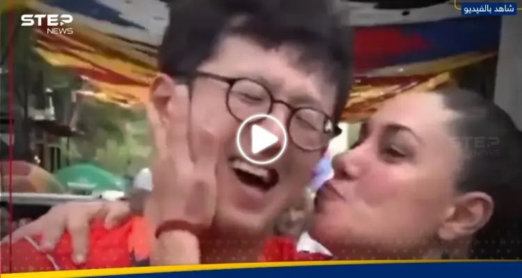 كأس العالم.. مراسل كوري يتلقى قبلة مفاجئة من مشجعة مكسيكية (فيديو): أخبار