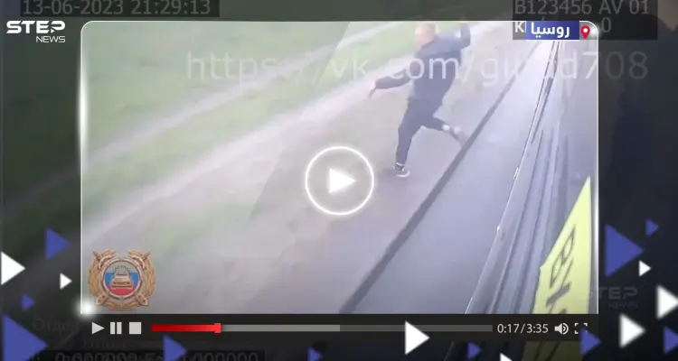 مشهد مؤلم يوثق لحظة قفز شاب من حافلة أثناء سيرها بسرعة (فيديو): أخبار