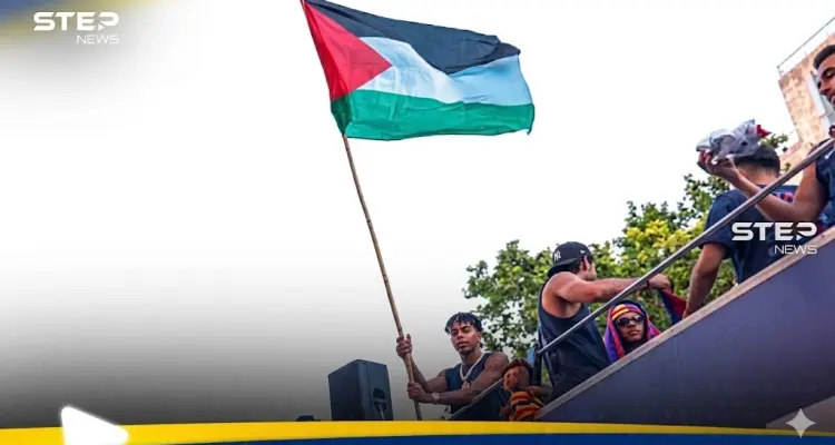 لامين يامال.. وهو يرفع علم فلسطين