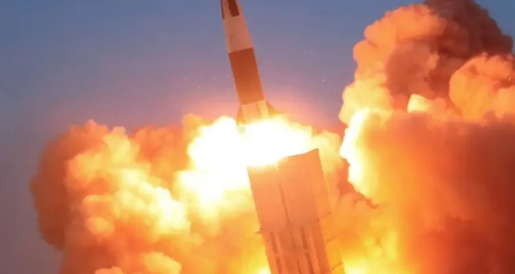 كوريا الشمالية تطلق مقذوفاً غير محدد.. والجيش الكوري الجنوبي يكشف وجهته: أخبار