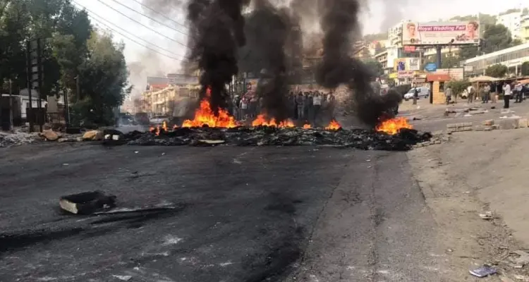 استمرار الاحتجاجات في لبنان وقطع الطرقات.. إليك قائمة الطرقات المقطوعة: أخبار