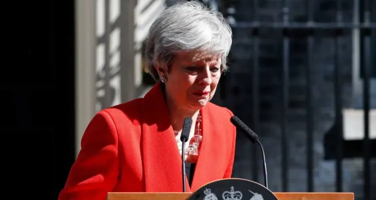 بالفيديو.. رئيسة وزراء بريطانيا تستقيل من منصبها بخطاب عاطفي تملؤه الدموع: أخبار