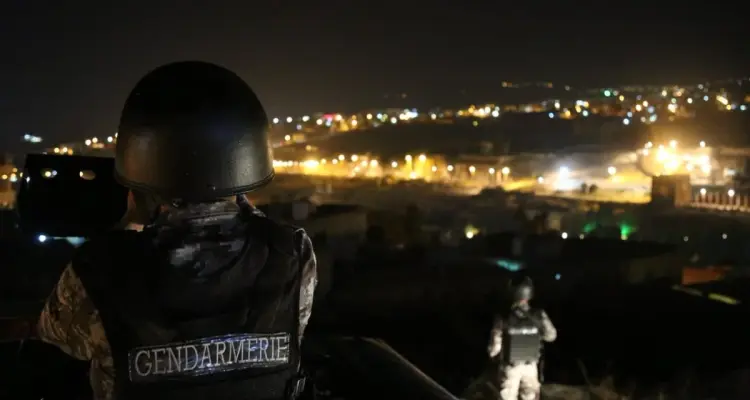 الأمن الأردني يفض تجمعاً عشائرياً بالقنابل المسيلة للدموع بعد مطالبتهم بأمر (فيديو): أخبار