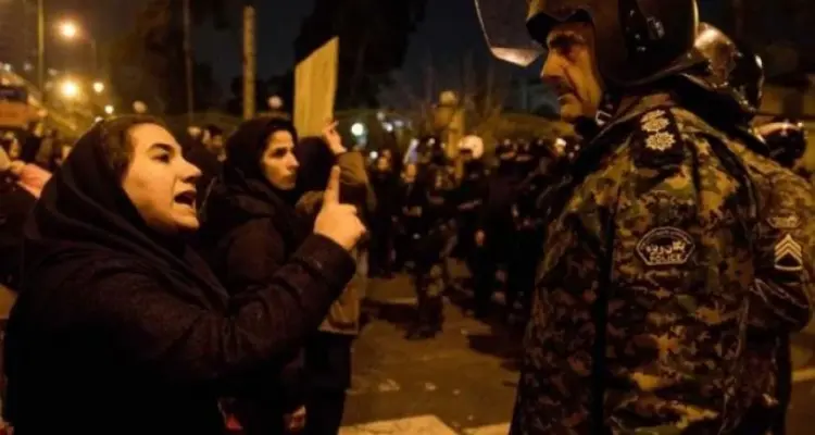 بالفيديو|| خامنئي يتبرأ.. ومنظمة حقوقية تكشف تفاصيل مروعة عن طرق سحق إيران للتظاهرات السلمية: أخبار