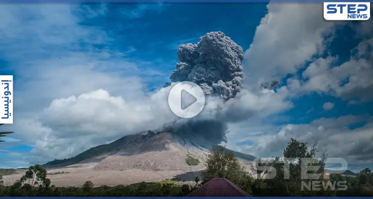 بالفيديو|| بركان إندونيسيا المدمر.. يعود للثوران من جديد وينفث أعمدة دخان بارتفاع 5 ألاف متر: أخبار