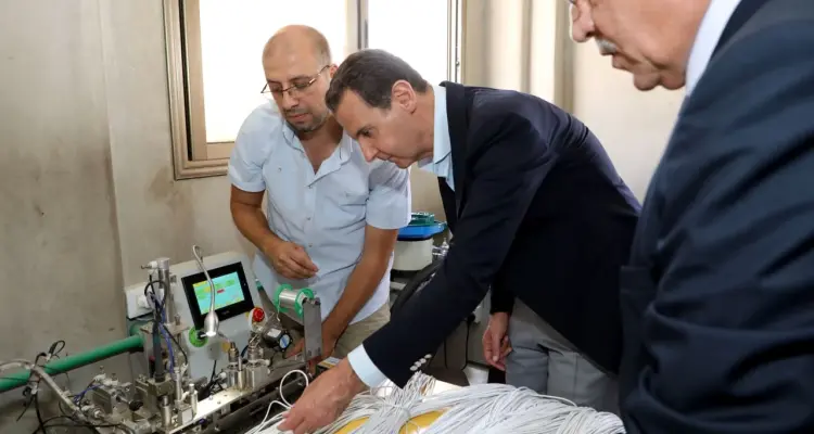 بشار الأسد بعد توليه الرئاسة السورية مجدداً يزور مدينة عدرا الصناعية.. شاهد ما فعله هناك: أخبار