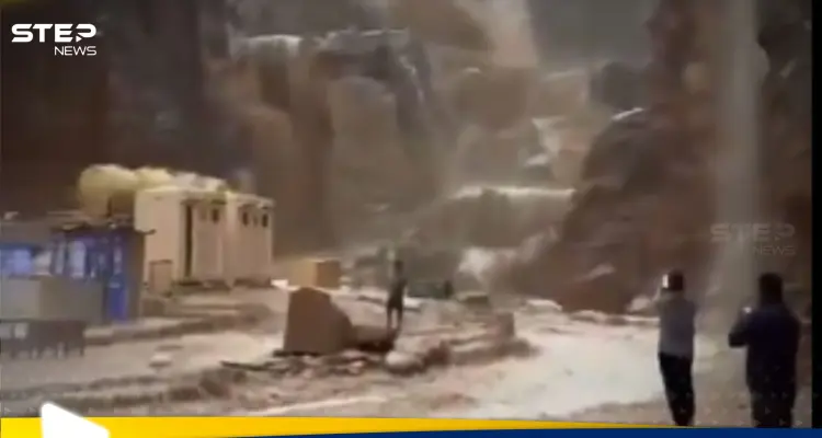 شاهد|| سيول البتراء في الأردن.. والسلطات تسارع بإجلاء نحو 1800 سائح: أخبار