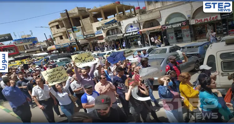 بالفيديو|| مظاهرات بالسويداء تؤكد المطالبة بإسقاط رأس النظام السوري.. وضباط أمنيين يصفونها بـ "غير العقلانية": أخبار