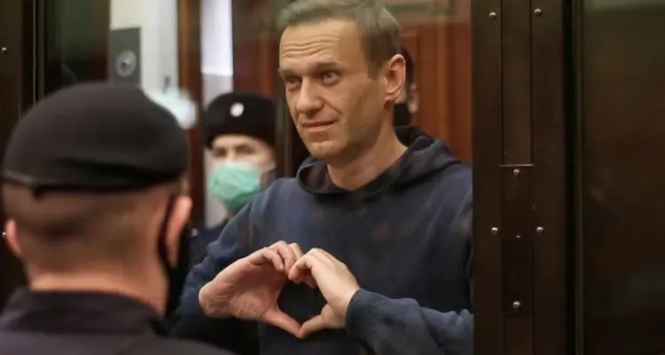 روسيا تقرر نقل المعارض أليكسي نافالني إلى المستشفى وتوضح حالته الصحية: أخبار