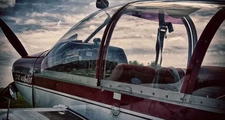 قتلى في تحطم طائرة شرقي العاصمة باريس: أخبار