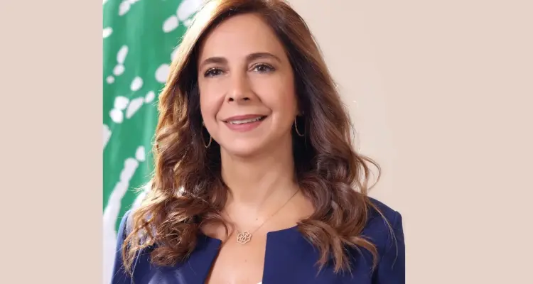 أول وزيرة دفاع عربية تخلد اسمها للتاريخ رغم استقالتها.. تعرّف عليها: أخبار