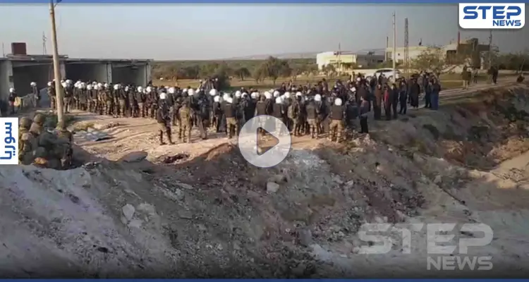 بالفيديو|| الأتراك يعتدون على معتصمي الـ"M4" بالعصي ويهدمون خيامهم ويجبروهم التراجع لهذه المنطقة: أخبار