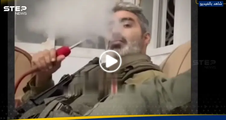 شاهد|| جنود إسرائيليون يدخنون "الشيشة" وهم يسخرون من فلسطينيين مكبلين: أخبار