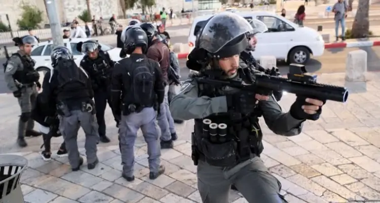 بالفيديو|| عملية طعن وسط القدس وإسرائيل تتحرك عسكرياً بآلاف الجنود: أخبار