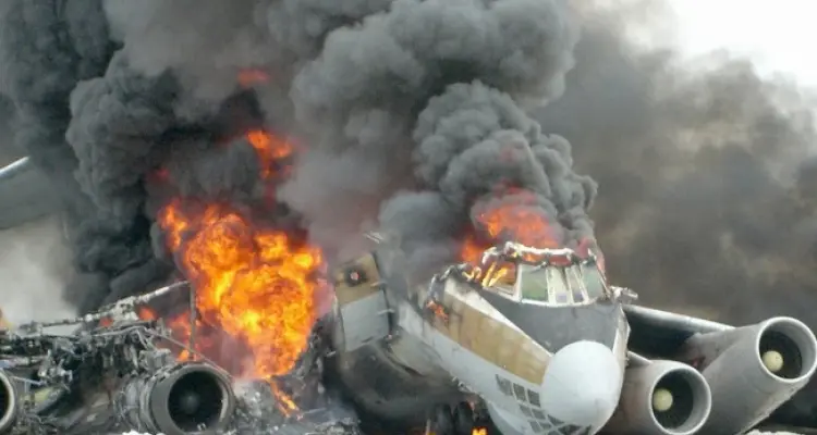 النيران تشتعل في طائرة تحطّمت في جنوب ميلانو الإيطالية ومقتل 8 من طاقمها (فيديو): أخبار