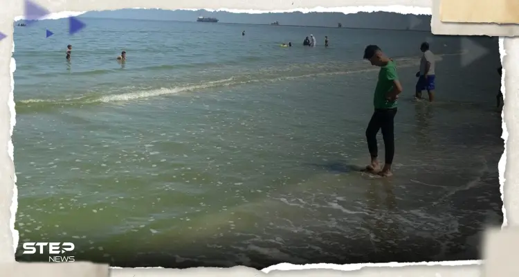 بالصور|| بعد الرائحة الكريهة في الأجواء.. ظاهرة غريبة في مصر تحول مياه البحر للون أخضر: أخبار