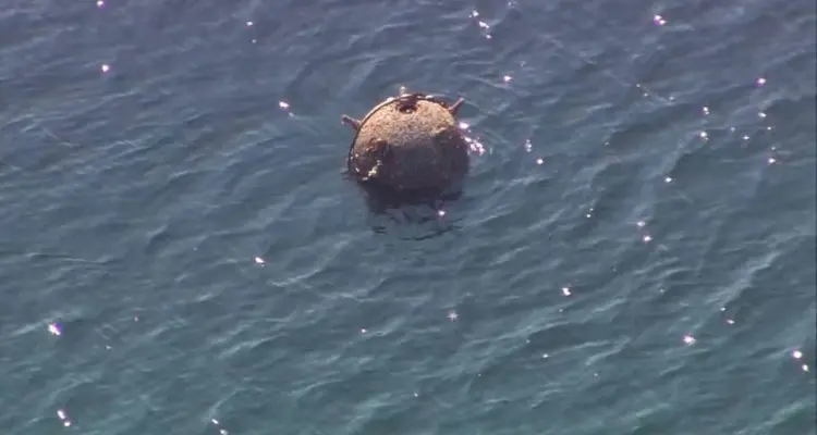 التحالف العربي يدمر لغماً بحرياً زرعته جماعة الحوثي في البحر الأحمر.. ويكشف دولة المنشأ: أخبار