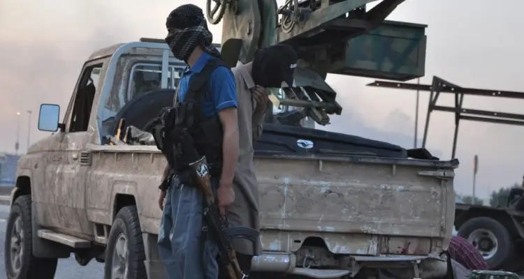 حصري: مجزرة للتحالف في سجن لداعش بدير الزور، فهل استغلّها التنظيم بتصفية أمرائه ؟!: أخبار